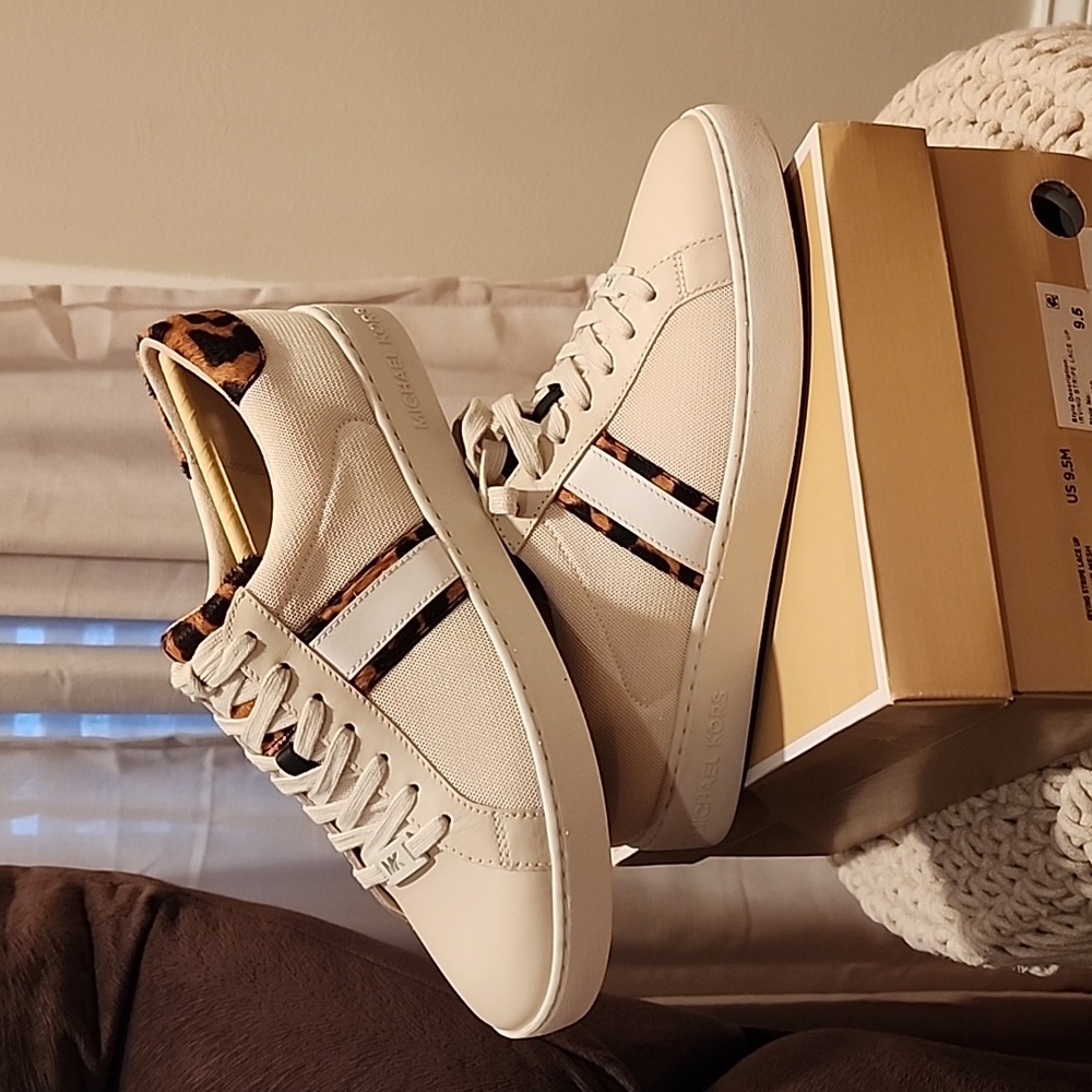 NWT Michael Kors Womens Sneakers - Picture 8 of 9